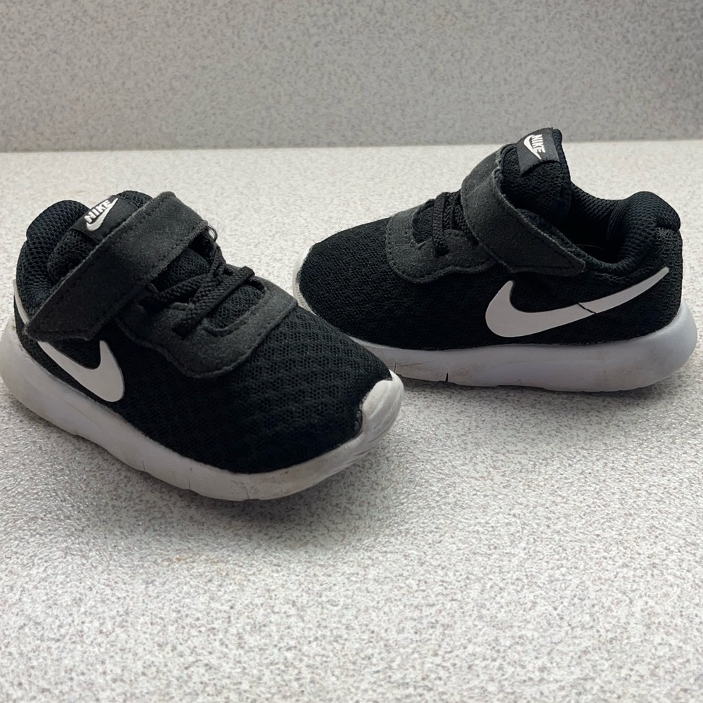 Nike Velcro black and white toddler size 5